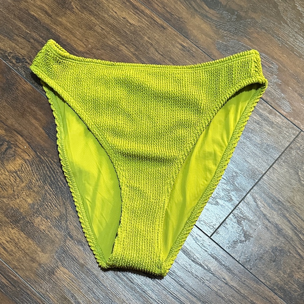 NWOT Good American Vibrant Green Textured Bikini Bottom 1/2